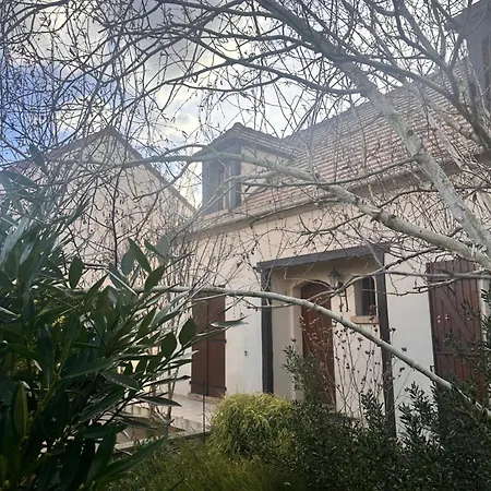Pavillon Tranquille & Parking Gratuit Casa de Férias Argenteuil